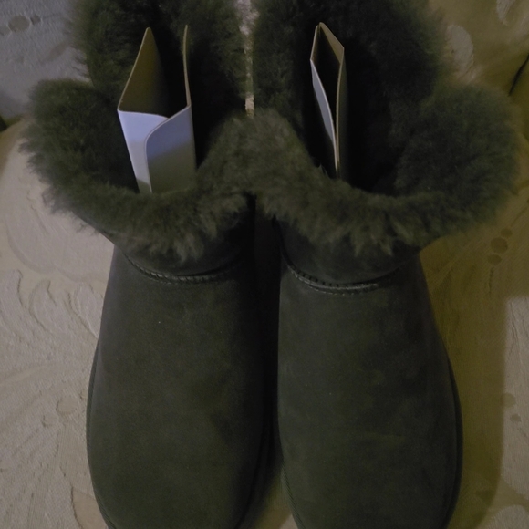 Ugg boots - Picture 3 of 5